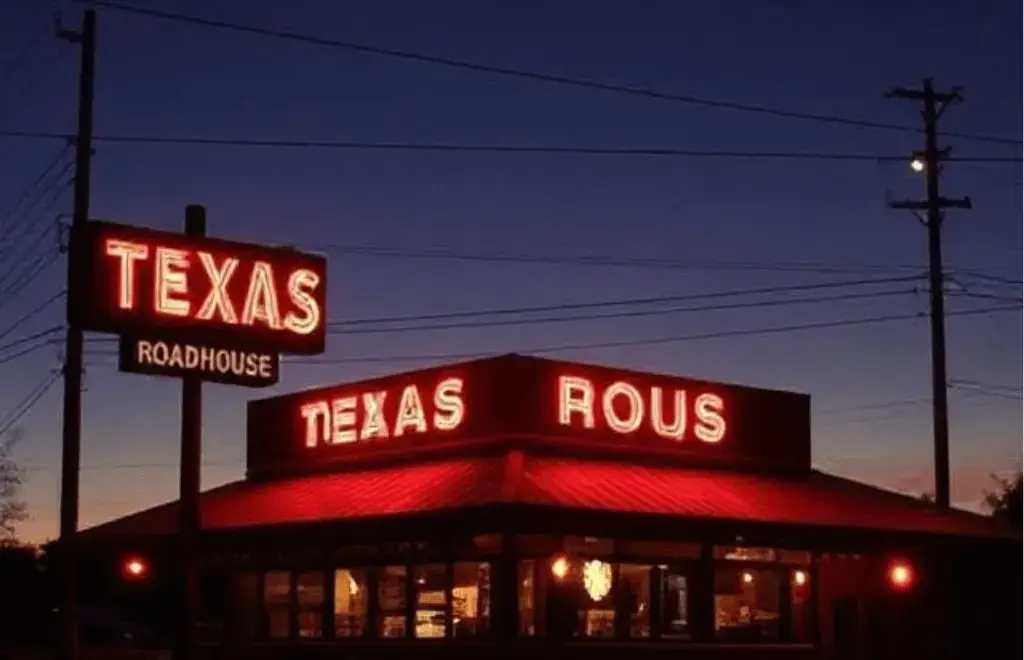 Operating hours for the Texas Roadhouse restaurant